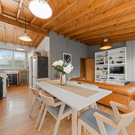 The Walnut Tree House - Martinborough Holiday Home Exterior photo