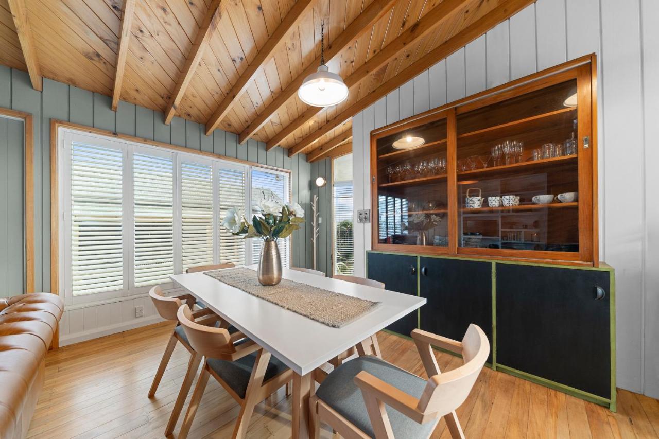 The Walnut Tree House - Martinborough Holiday Home Exterior photo