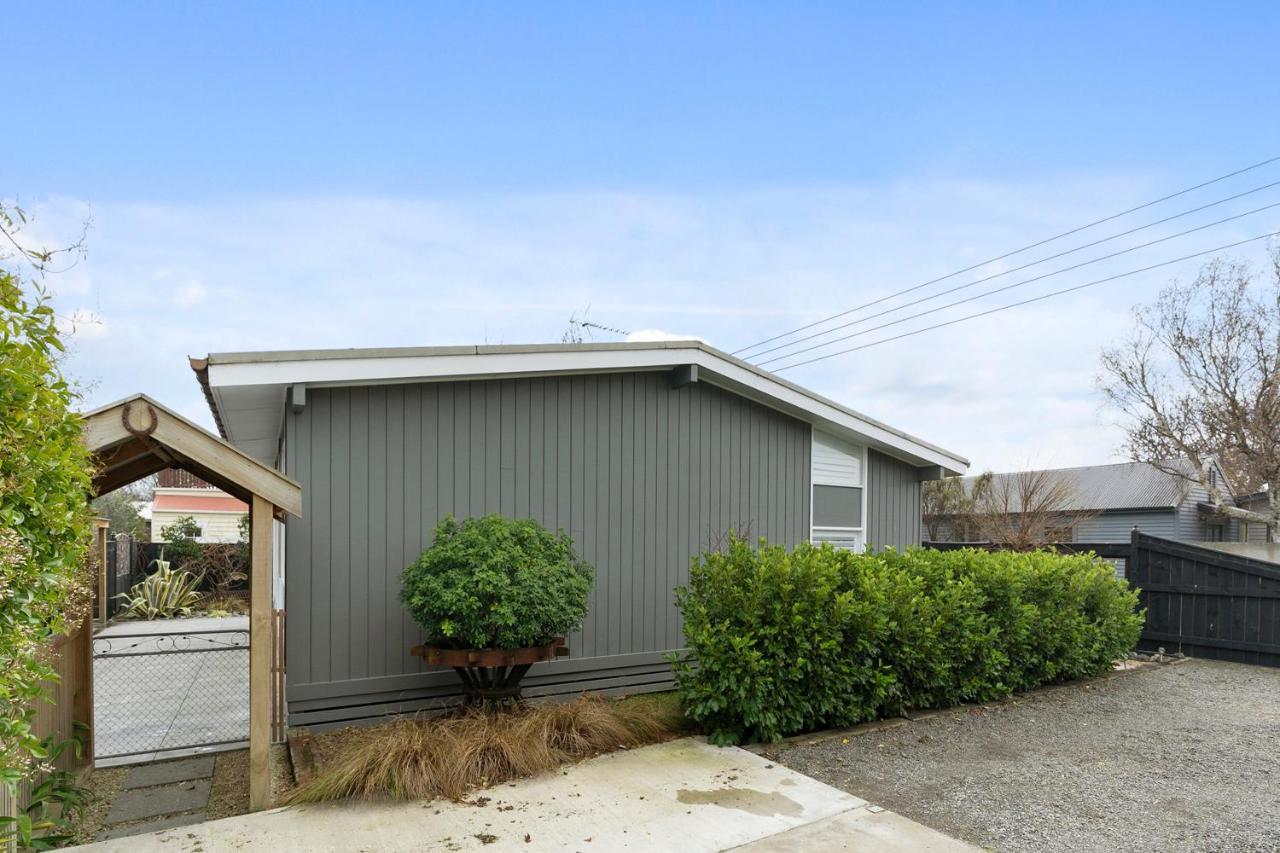 The Walnut Tree House - Martinborough Holiday Home Exterior photo