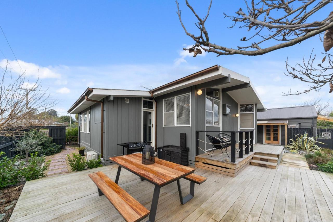 The Walnut Tree House - Martinborough Holiday Home Exterior photo